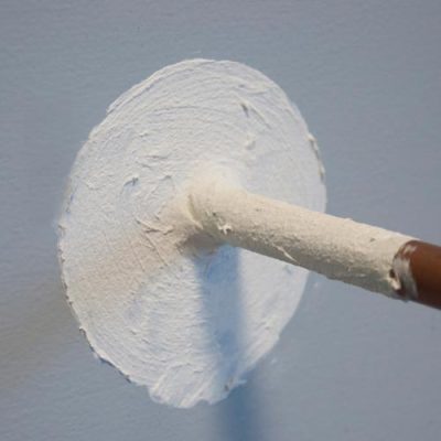 Brandwerende coating aangebracht rond koperleiding